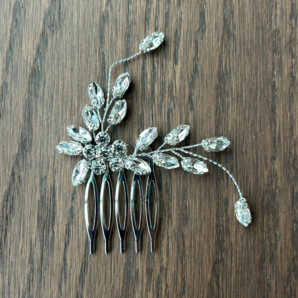 Never worn, new in package bridal hair comb